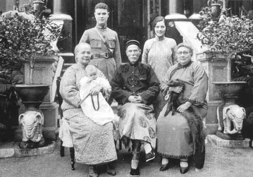 Hotung+wives_and_family.jpg